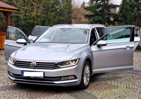 Volkswagen Passat cena 74700 przebieg: 190000, rok produkcji 2019 z Legnica małe 781